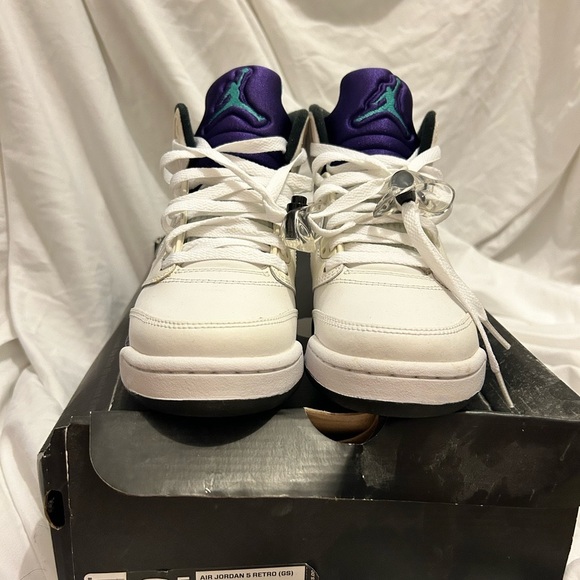 Jordan 5 Retro
Grape - Picture 3 of 4